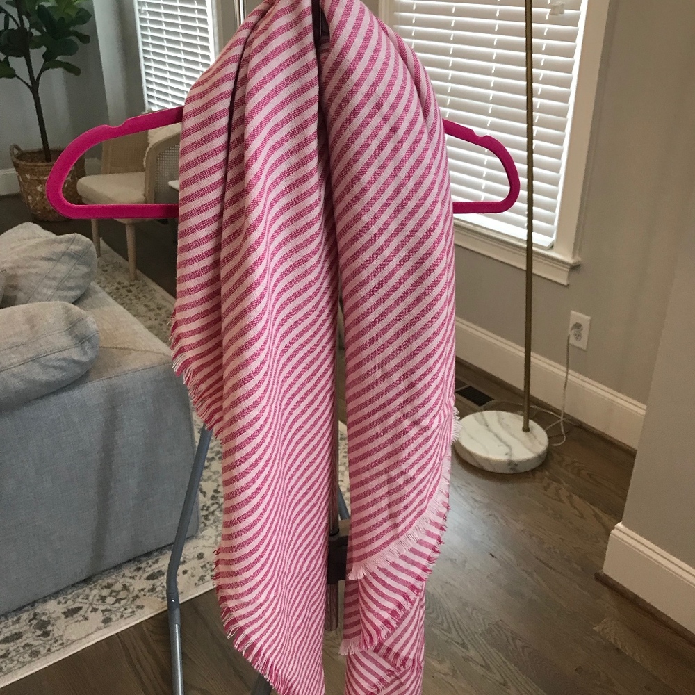 Aerie pink and white scarf